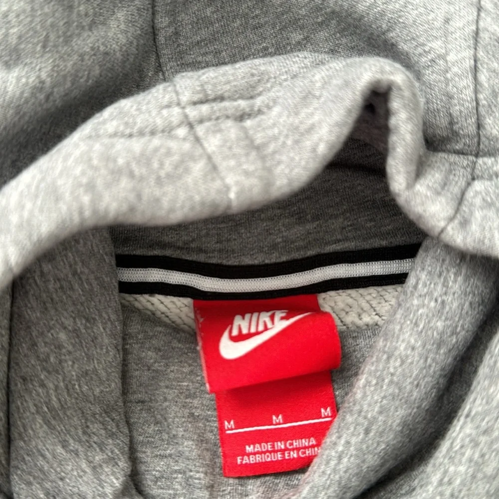 Nike Women’s Warm Hoodie Size M